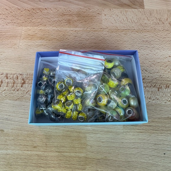 Aipridy Mermaid & Unicorn Themed Bead Box 100 Piece Jewelry Making Set - Picture 6 of 10